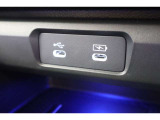 USBソケットがついていますのでコードを繋げばスマートフォンなどの充電が出来ます!