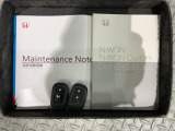 スマートキーは鍵をバッグに入れたままでもドアロックの開閉やエンジンのON・OFFができます。夜間や雨の日も鍵を探さなくて良いので便利です。