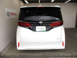 バックカメラが付いているので後方確認が非常にしやすいです。今や運転初心者も熟練者も必須装備!