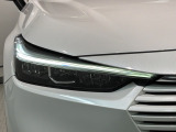LEDヘッドライトは、点灯の瞬間から最大光量を発揮し、突然暗くなるトンネルなどでの安定感を高めます。