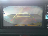 バックモニター付き。 車両後方の映像が画面に表示されるので、車庫入れが苦手な人も安心です。ただし、目視確認もお忘れなくお願いいたします。