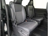 高いホールド性で運転姿勢が安定します。長距離ドライブでも疲れにくいのが魅力です。快適なドライビングライフをお送りください♪