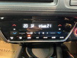 ダブルエアコンは、運転席と助手席でそれぞれ異なる温度を設定できます。