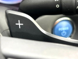 【パドルシフト】ハンドルから手を離さずに素早くシフトアップ&ダウンができるので、エンジンブレーキを使う下り坂や高速道路の合流で加速したい場面で役立ちます。