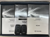 スマートキーは鍵をバッグに入れたままでもドアロックの開閉やエンジンのON・OFFができます。夜間や雨の日も鍵を探さなくて良いので便利です。