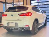 BMWのメカニックによる、100項目の納車前点検エンジン、ミッション、マフラー、電気系統やコンピュータなどを詳細に点検します。交換基準の部品があれば、純正部品を使用し整備した後にお客様にお渡しします。