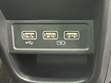 接続、充電可能なUSB端子付き!
