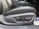 運転席シートは電動式となりますので快適です