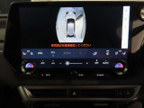 純正ナビ付です。もちろん車両後方を表示するバックガイドモニターが付いていて車庫入れ安心!