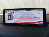 【360&deg;ビュー・モニター】前後左右4つのカメラ映像をさまざまな走行状況に応じて切り替えてセンターディスプレイに表示することで、駐車時や狭い道でのすれ違い時、見通しの悪い交差点進入時でも安心感を高めます。