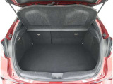 開口部の広いラゲージスペースは、ゴルフバックなどの荷物もラクラク積み込めます。