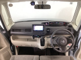 【前方視界】開放的な前方視界!運転がしやすく疲れにくいです♪窓が大きく、見通しがとっても良いおクルマですよ♪