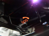 SOSコール/エアバックが展開するような深刻な事故において、自動でSOSコールを発信します。車内で急病人が出るような緊急時は、手動で発信可能です。