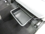 取り出しやすく、しまいやすい収納スペースが満載です。ティッシュやペットボトル等、用途に合わせた収納が可能ですので、使い方はあなた次第!