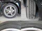 社外18インチ・アルミホイールと2020年製夏タイヤ(225/50R18)を装着しています。