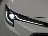 LEDヘッドランプには「オートマチックハイビームシステム」を搭載。夜間走行時にハイビームで走行可能と判断した場合、ロービームとハイビームを自動的に切り替え、前方視界確保をアシストします。