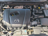 「SKYACTIV-G(ガソリン)」は、規格外の高圧縮を実現し、世界のエンジン技術者に驚きを与えました。さらに、それを維持したままノッキングの発生を抑え、熱効率を向上、走りにも寄与したエンジンです。
