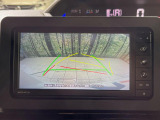 【バックカメラ】駐車時に後方がリアルタイム映像で確認できます。大型商業施設や立体駐車場での駐車時や、夜間のバック時に大活躍!運転スキルに関わらず、今や必須となった装備のひとつです!
