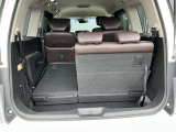 乗車人数や荷物の形状に合わせた色々な使い方ができます。後席シートを倒せば広々スペースが確保できます。
