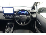 スポーティームード溢れる運転席周りですね。 クイックなドライビングに対応できるよな運転席回りになっています。 ドライブがますます楽しくなりますね!