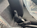 運転席はこちらです。プライベートな車内なのでリラックスできる空間を。