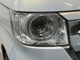 LEDヘッドライトは、点灯の瞬間から最大光量を発揮し、突然暗くなるトンネルなどでの安定感を高めます。