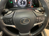 オーディオや運転支援機能などを手元で操作できるステアリングスイッチ。操作時の視線移動が少なく、安全にも貢献します。