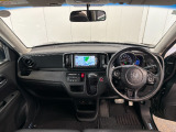 見通しの良い運転席回りとなっておりますので安心して運転をして頂けます!窓が大きいので明るく開放的な室内です