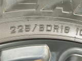タイヤサイズは【225/60R18】