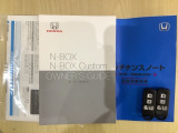 スマートキーは鍵をバッグに入れたままでもドアロックの開閉やエンジンのON・OFFができます。夜間や雨の日も鍵を探さなくて良いので便利です。