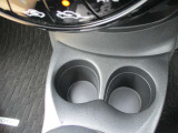 運転席助手席で使用できるドリンクホルダーです。