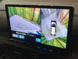 【マルチビューカメラシステム】専用のカメラにより、上から見下ろしたような視点で360度クルマの周囲を確認することができます☆死角部分も確認しやすく、狭い場所での切り返しや駐車もスムーズに行えます。