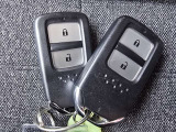 便利なスマートキー付き。キーを取り出さずにドアの施錠・解錠やエンジン始動が可能です。