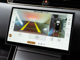 【3Dサラウンドカメラ】は狭い場所でも安心して駐車できるようにサポート。タッチスクリーンの表示と音で障害物との距離を確認できます。前後左右が確認できるので安心です。