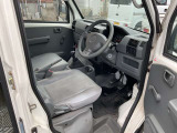 運転席シート破れあります