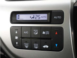 フルオートエアコン搭載。好みの温度に設定するだけで、風向や風量を自動でコントロール!いつでも快適な車内環境に。