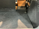 載せるものに合わせて、自由自在にシートを調整。長めの荷物も、大きな買い物も、工夫次第でスッキリ収まります。使い方次第で楽しみが広がる空間です。