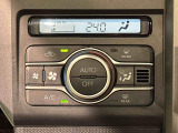 車内空調は&rdquo;AUTOエアコン&rdquo;にお任せ。運転に集中出来ますよ!