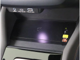 ワイヤレスチャージャー装備!対応スマートフォンを置くだけで充電でき、車内をすっきり快適にお使いいただけます!!