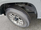 新車時のタイヤの為溝はたっぷり有ります。