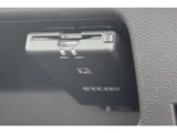 ETC車載器は_収納スペースに収められています。