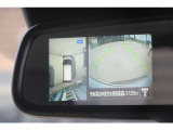 ルームミラーの左側に後方カメラの映像が映りますので、バック駐車もより安全に行なえます。