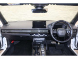 操作性に優れた運転席となります!小物入れや各ボタンの配置にこだわり、使いやすいです!座り心地もよく視認性も良好なのでロングドライブもお任せ下さい!