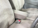 【アームレスト】運転中の身体の負担を軽減してくれるアームレストを装備♪