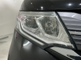 LEDヘッドライトは、点灯の瞬間から最大光量を発揮し、突然暗くなるトンネルなどでの安定感を高めます。