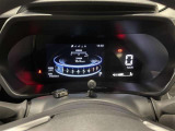 スタイリッシュなデザインのインパネ。各操作スイッチは使いやすい位置に配置されてます。