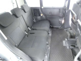 ゆとりある広々とした車内空間は、ドライブを始め買い物やレジャーなど、幅広く活躍します。一人でもみんなとでもお出かけを楽しみましょう!