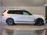 ☆BMWの前後重量配分50:50はエンジン自体をフロントタイヤよりも後ろにずらし、通常はエンジンルーム内に搭載される重量物であるバッテリーをトランクに移動させるなどして実現されています☆
