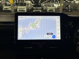 ディスプレイオーディオやカーナビは、現代のドライブにおいて欠かせない装備のひとつです。初めての場所でも迷いにくく、快適なルート案内で運転をサポートします。移動中のエンターテインメント性も高まります。