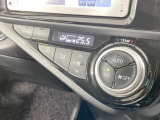 【オートエアコン】一度お好みの温度に設定すれば、車内の温度を検知し風量や温度を自動で調整。暑い&hellip;寒い&hellip;と何度もスイッチ操作をする必要はありません。快適な車内空間には必須の機能ですね♪